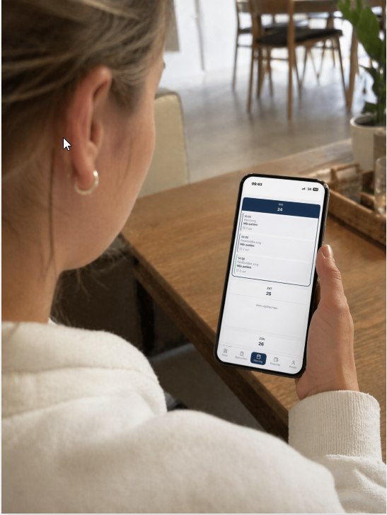 Zorgverlener bekijkt openstaande aanvragen in de MET-CARE app